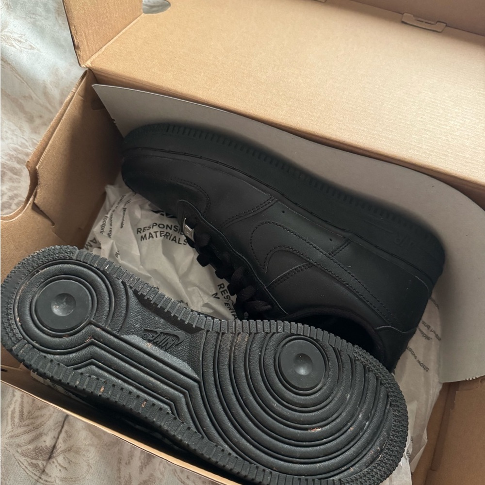 Nike Black and White Sneakers - Picture 2 of 3